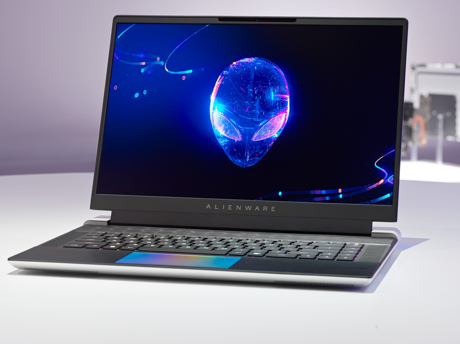 Klik pro zvětšení (Alienware představil vylepšené herní notebooky a režim Stealth)