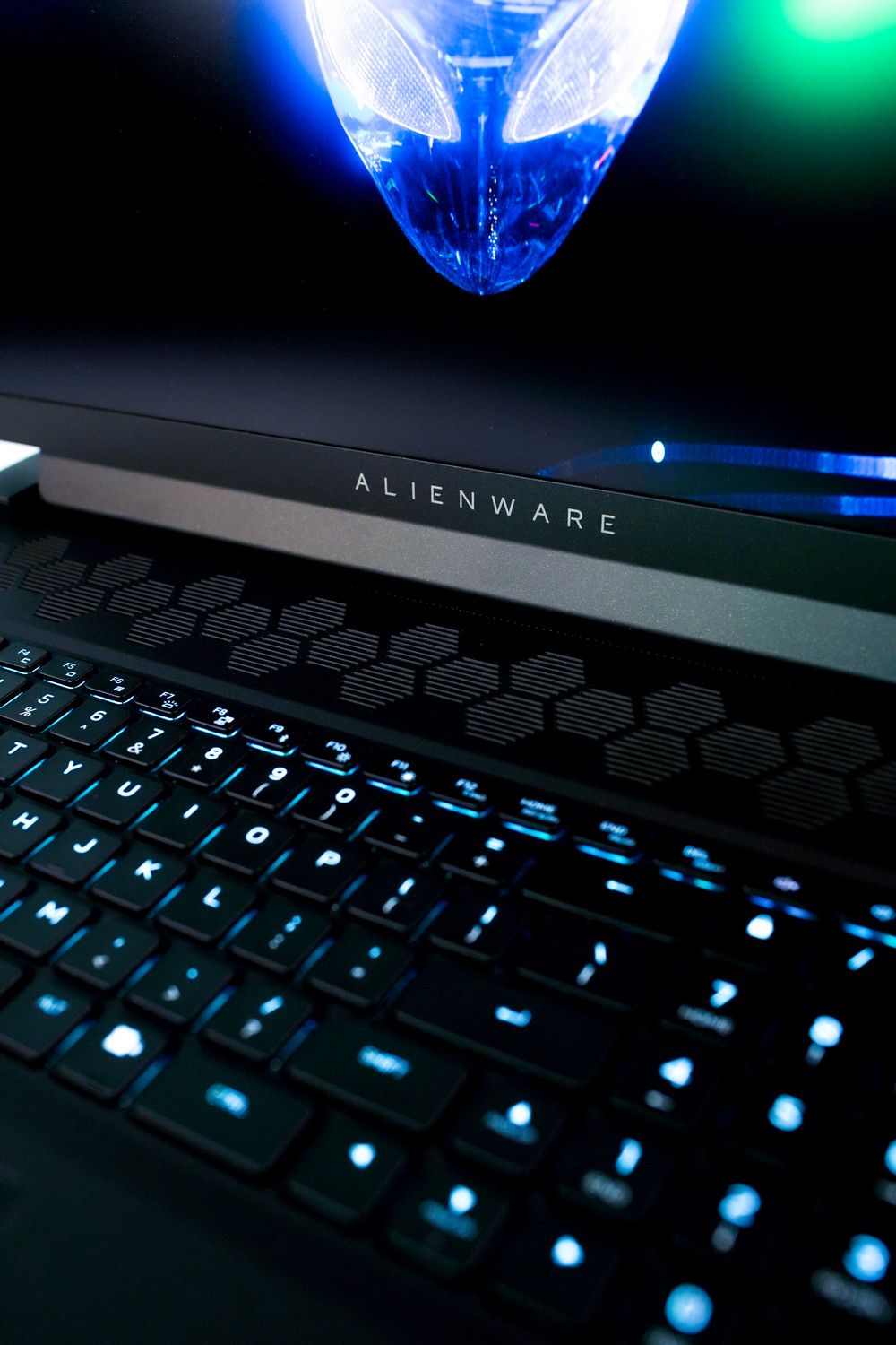 Klik pro zvětšení (Alienware představil vylepšené herní notebooky a režim Stealth)