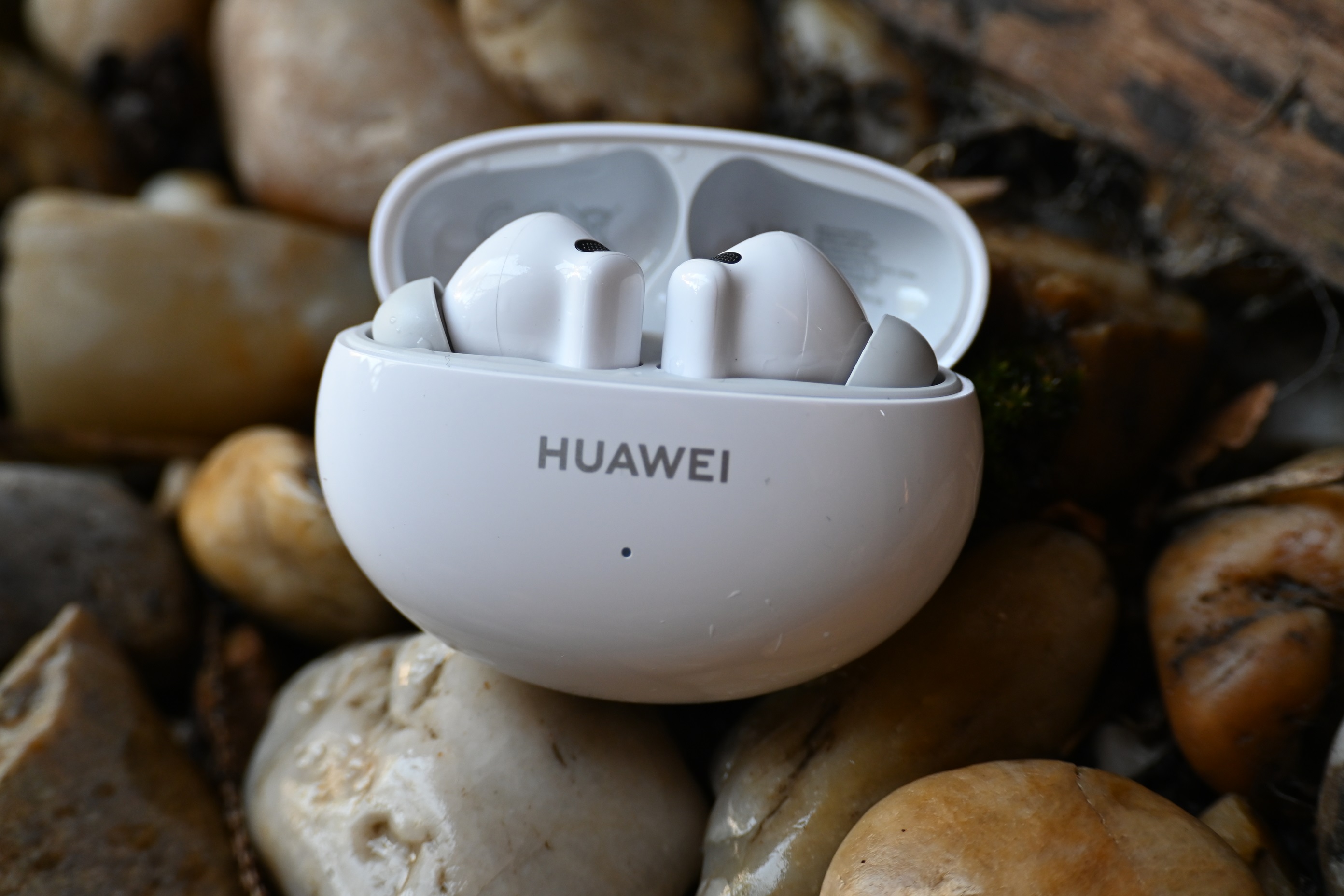 Huawei FreeBuds 6i - recenze