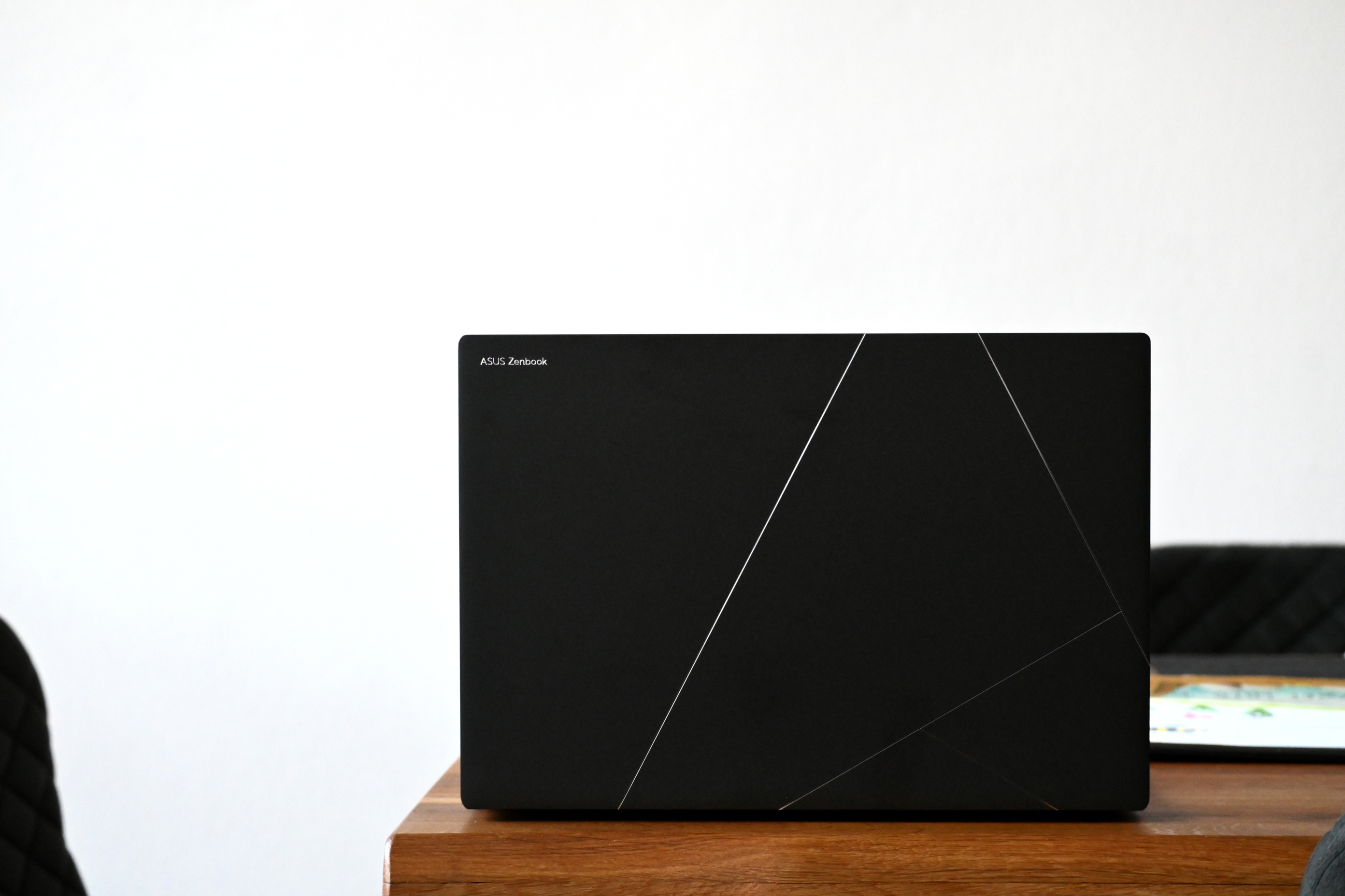 Klik pro zvětšení (ASUS aktuálne predstavil nový Zenbook S 14)