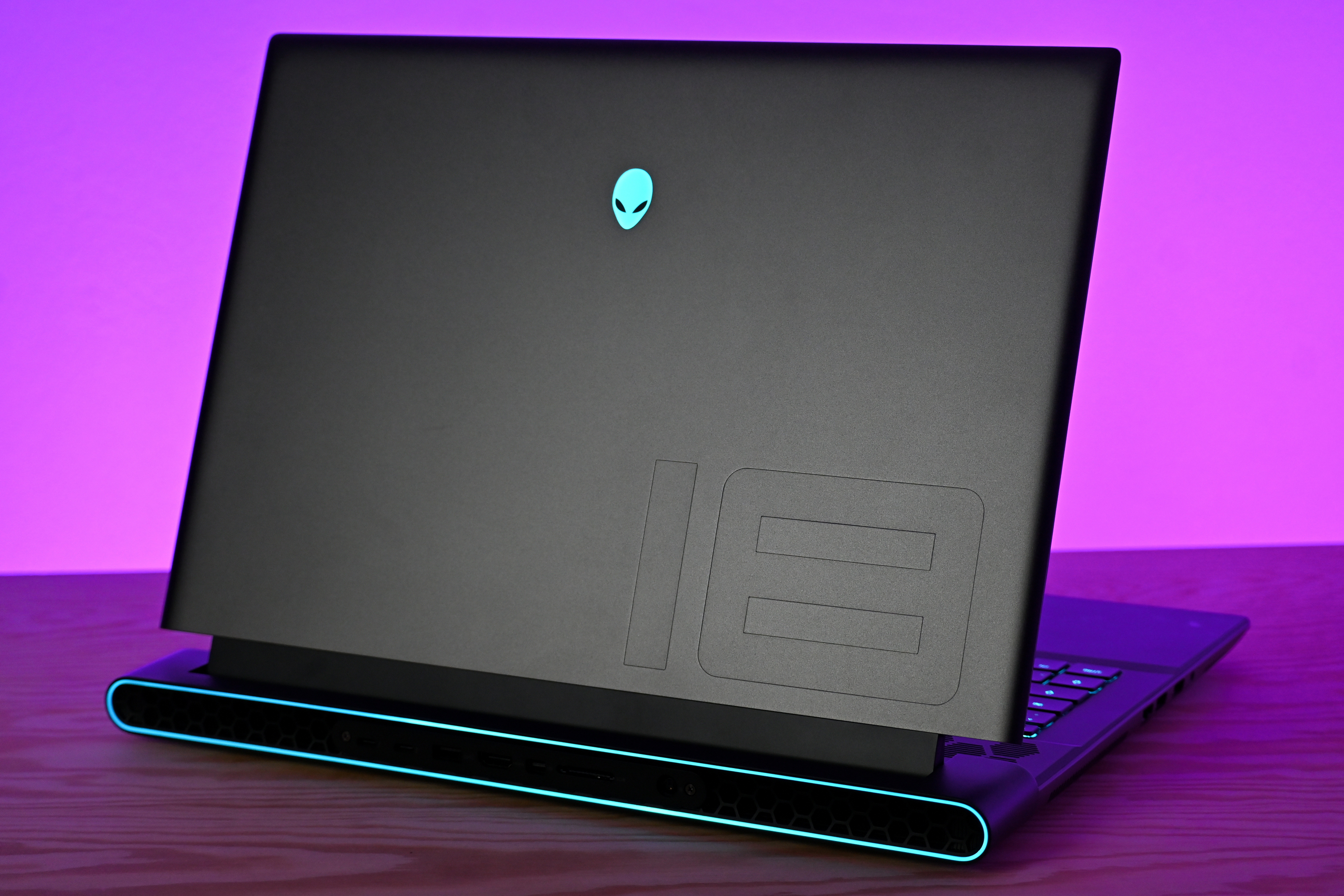 Klik pro zvětšení (Alienware M18 R2 - recenze)