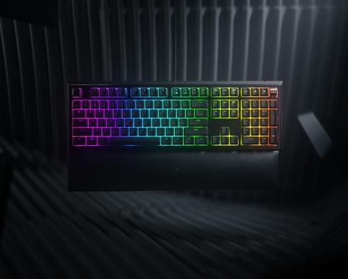 Získejte výhodu s novou hybridní klávesnicí Razer Ornata V2