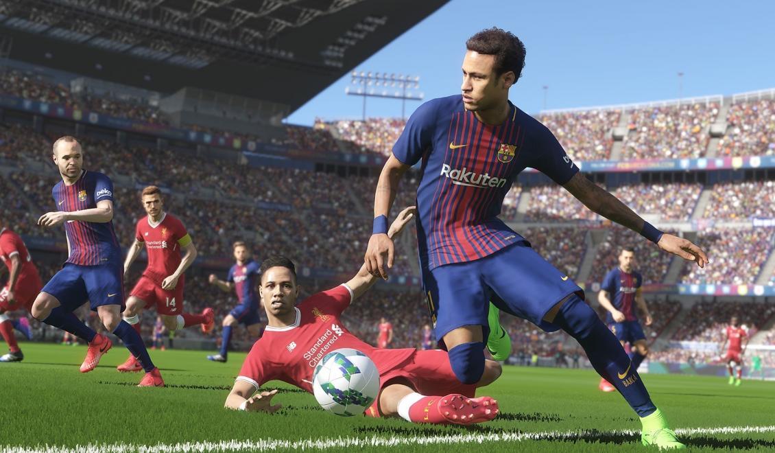 První záběry z hraní PES 2018 ukazují vylepšenou PC verzi