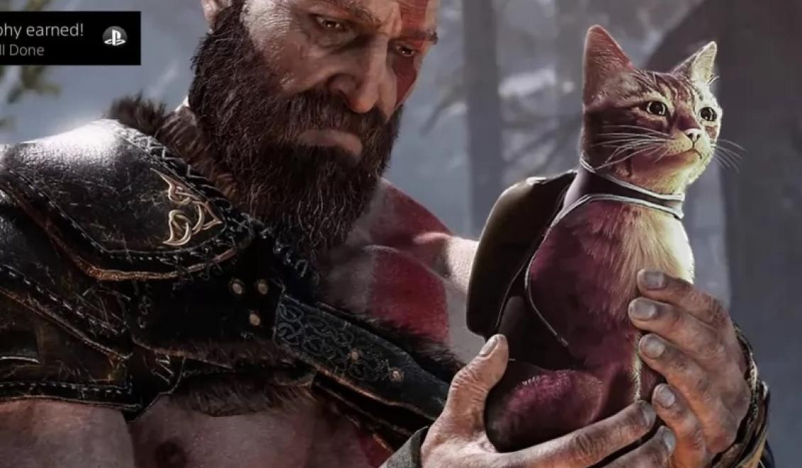 Mačka skopla Kratosa z trónu