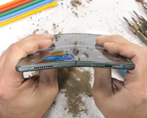 Čo všetko vydrží nový Galaxy Z Fold 3?