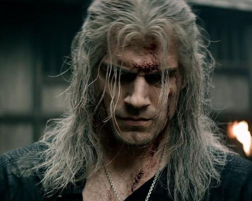 Henry Cavill ako Geralt skončil, novým Zaklínačom bude brat Thora